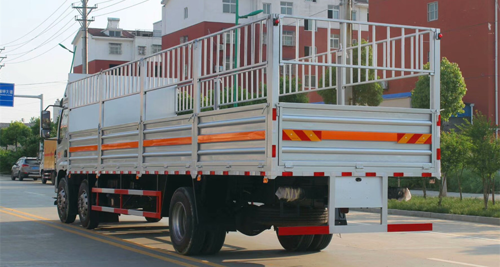 柳汽9.6米（15.3噸）氣瓶車(chē)